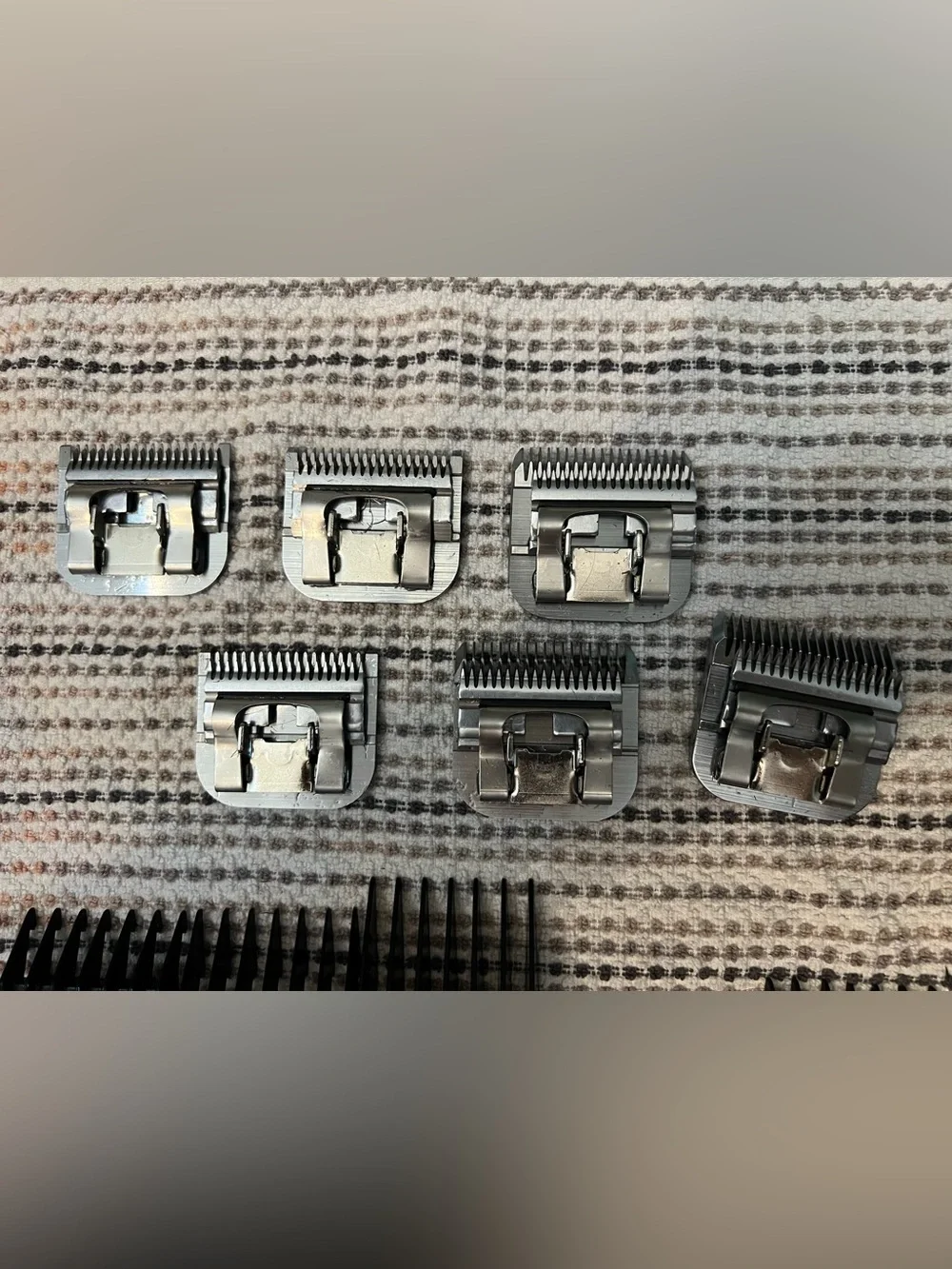 Oster 76 Classic Clippers with blades and attachments